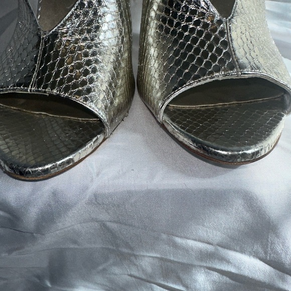 Preloved Burberry heels - Picture 8 of 8